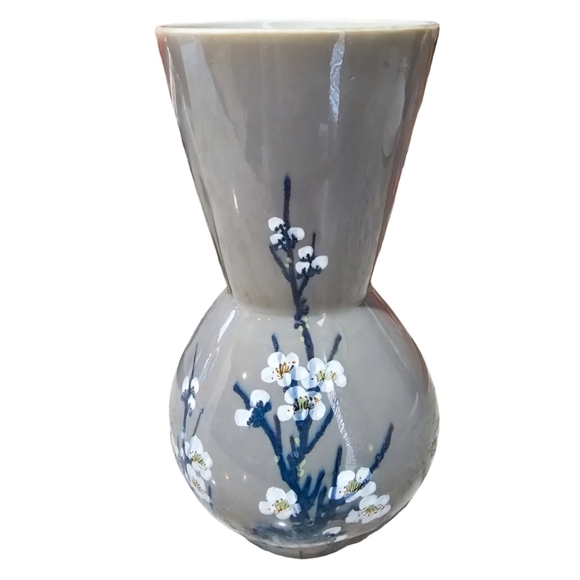 Vintage Hand Painted Vase Republic China Taiwan Made ROC Flowers White Porcelain - Picture 3 of 15
